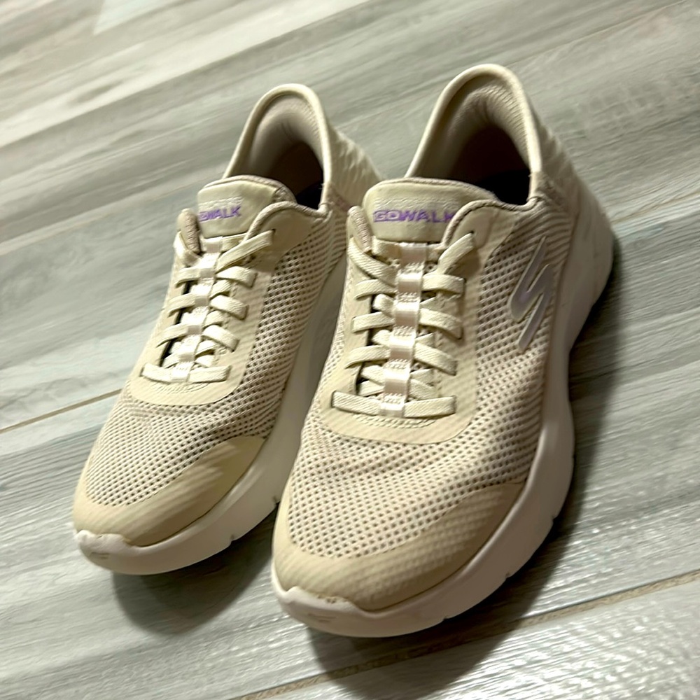 Nice slide and go sketchers good condition!